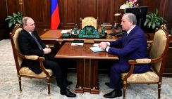 Президент России Владимир Путин и временно исполняющий обязанности губернатора Саратовской области Валерий Радаев